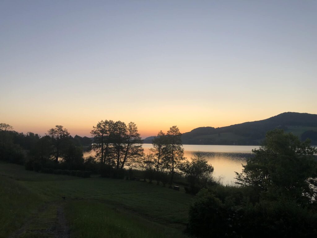 Aufnahme Obertrumer See in der Morgensonne - fotografiert von TAxifahrerin Gudrun Winklhofer